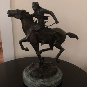 Bronze /marbleFigurine